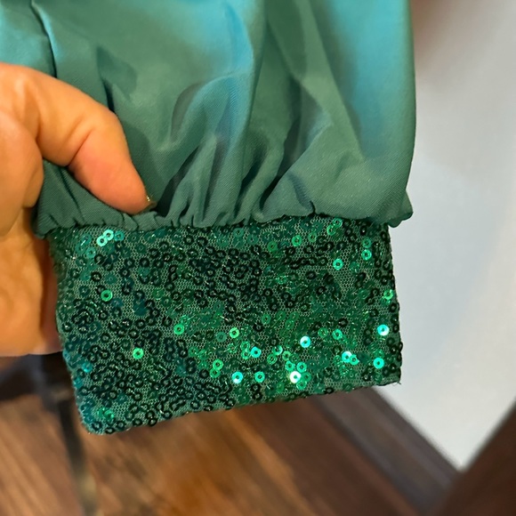 Beautiful green blouse-New! - Picture 4 of 4